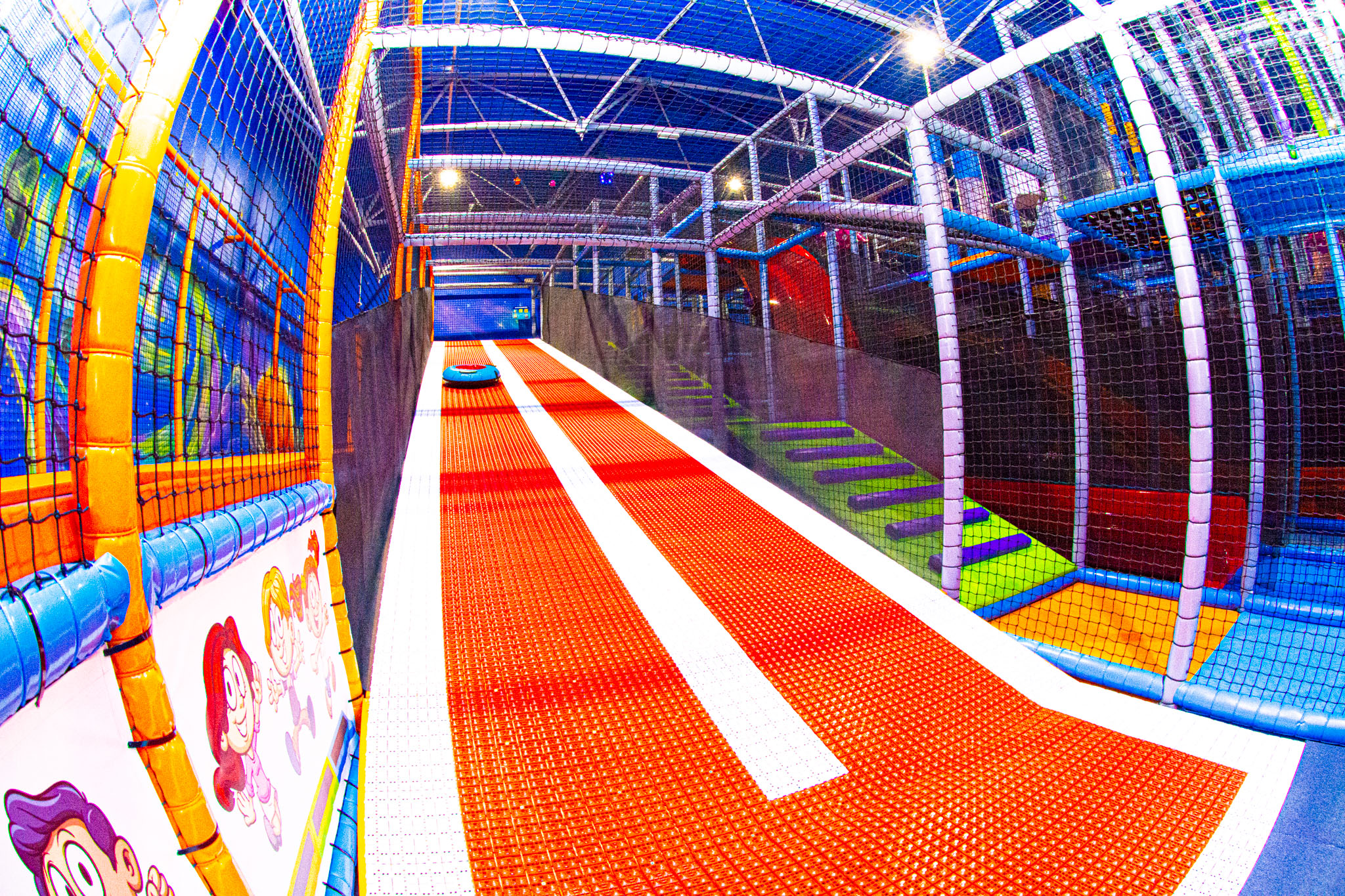 Promenades en toboggan et en ponton